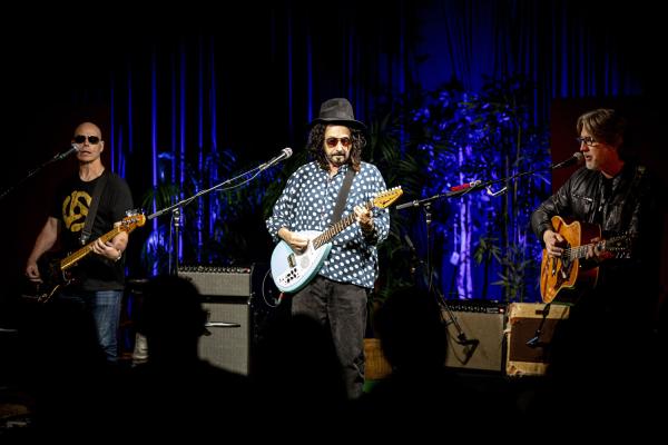 MIKE CAMPBELL DIRTY KNOBS PERFORMING AT SOUND CITY_PHOTO-EJ-HERMITT